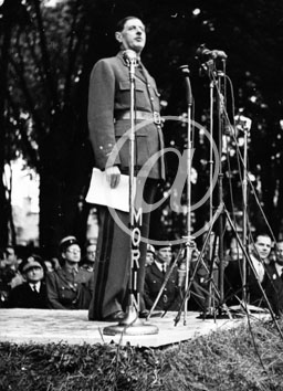BAYEUX(14400) Seconde guerre mondiale Le gnral de Gaulle a inaugur le monument install  Bayeux pour commmorer l