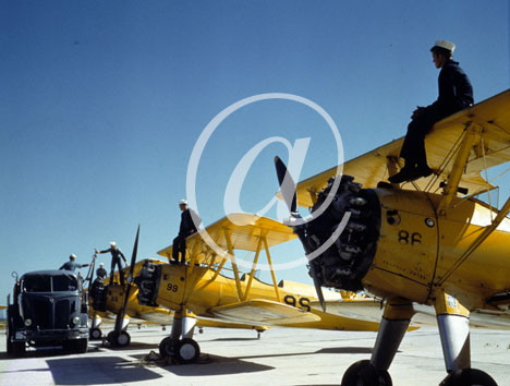 inconnu() Seconde guerre mondiale US Navy en couleurs - Srie 80-GK- : Ranges de biplans jaunes d
