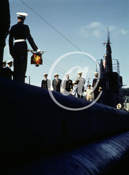 inconnu() Seconde guerre mondiale US Navy en couleurs - Srie 80-GK- : Crmonie de la Marine amricaine sur un sous marin, clairon, grande tenue et discour.